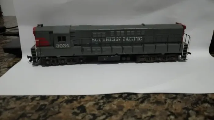 Locomotiva a diesel Athearn Southern Pacific 3034