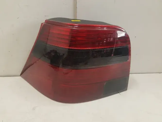 Lanterna Volkswagen Golf L.direito 2001/2006 Usada 19657 Esquerdo Vermelho