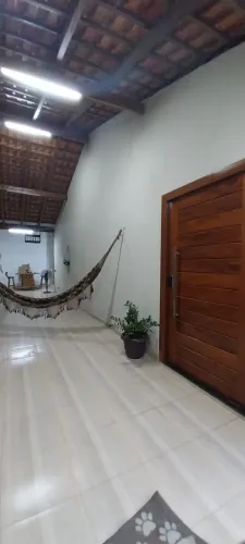 Aluga-se está casa
