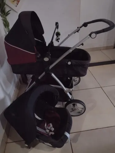 Carrinho moisés+ bebê conforto 