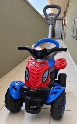 Carrinho do homem aranha em perfeito estado