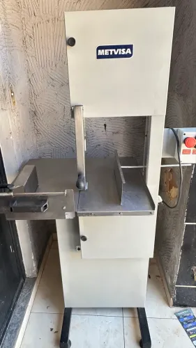 Vendo moinho para carne e serra para frigorífico