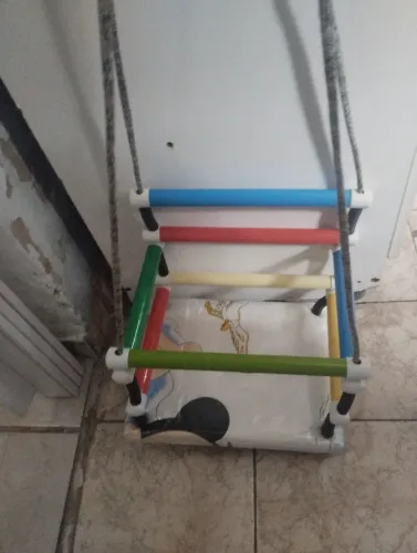 Vende se balanço infantil .capacidade até 8 kilos