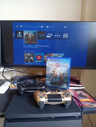 PS4 SLIM de 1 terá com 2 controles+ god of war+50 jogos 