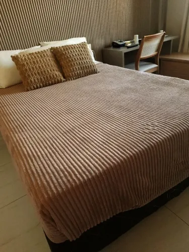 Cama Box casal(cama + colchão)