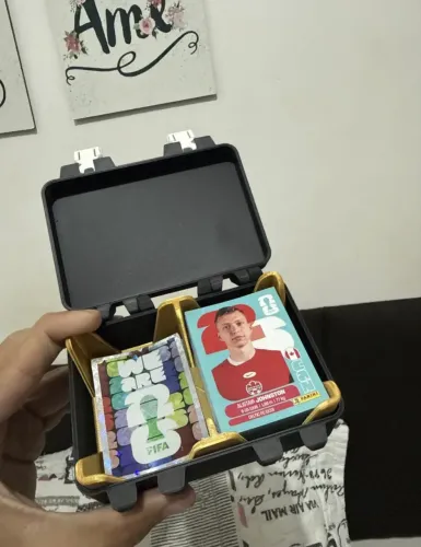 Maleta porta figurinhas copa 2026 caixa várias cores com taça