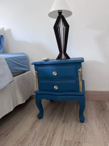 Mesa de cabeceira / criado mudo