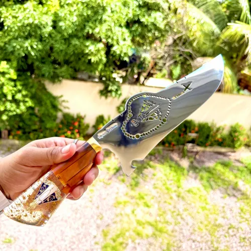 facas artesanais com cabo de madeira ,resina ,osso