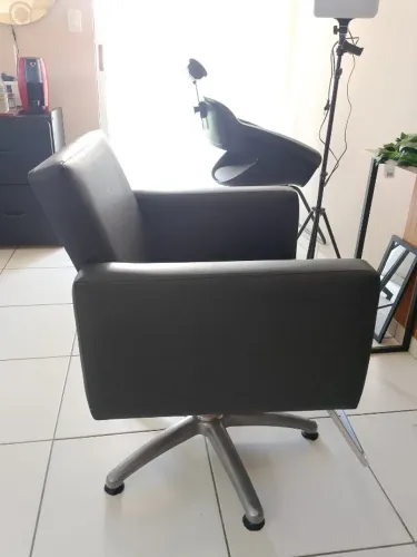 Cadeira de cabeleireiro preta