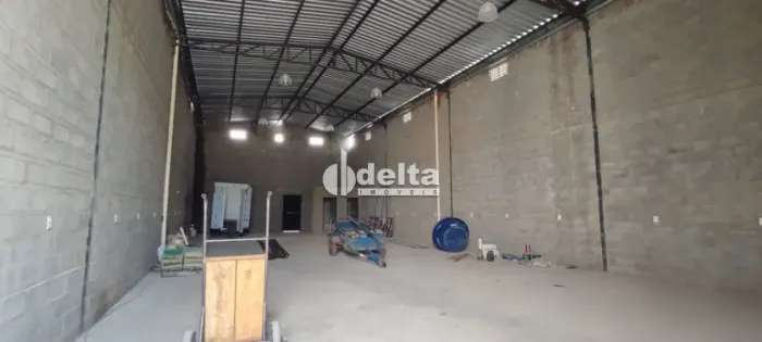 Galpão comercial disponível para locação no bairro Pampulha em Uberlândia-MG