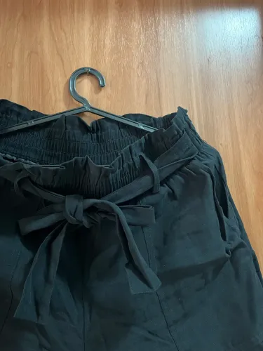 short preto com elástico na cintura 
