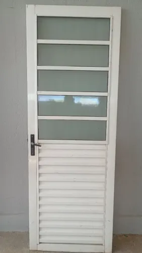 Porta de Alumínio 2,10m x 75cm Completa com Esquadria
