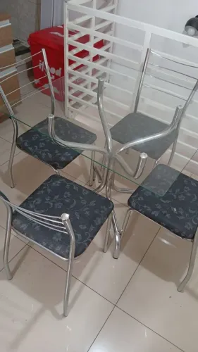 Mesa 4 cadeiras, tampo de vidro