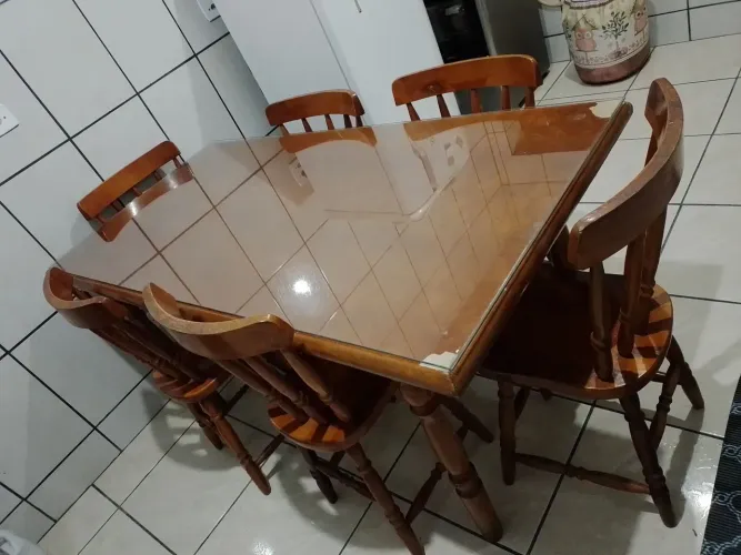Mesa usada com algumas avarias