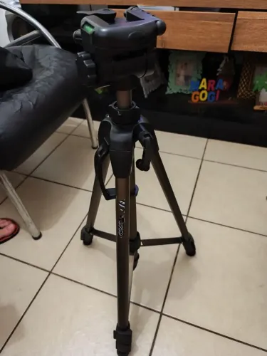 Tripé com luz , várias lentes de ajustes para foto e bolsa do tripé 