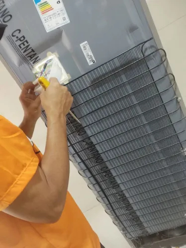 Compra de geladeira com defeito para consertar 