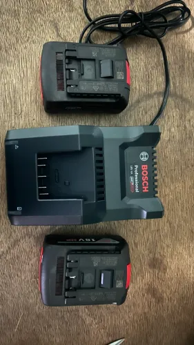 2 Baterias 18V Bosch 4 ah + carregador