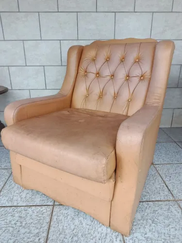 POLTRONA ANTIGA RETRO POR 170 REAIS DESAPEGO DE MUDANÇA RÁPIDA PARTICULAR.