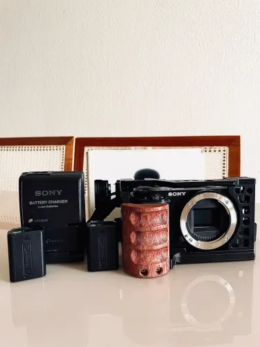 Sony ZV-E10 + acessórios - Estado de nova