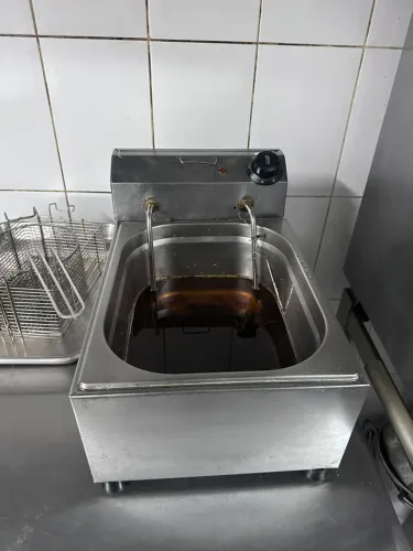 Fritadeira Industrial Croydon / Wanhe - Alta Performance para Cozinha Profissional
