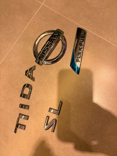 Kit emblemas Nissan tiida