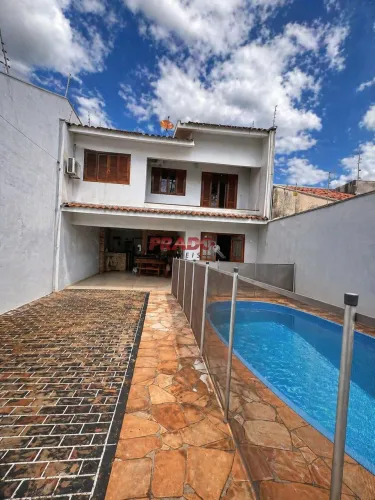 Sobrado à venda em Maringá, Vila Marumby, com 3 quartos, com 165.82 m²