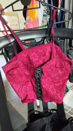 Top Corset De Renda Vinho Com Fechamento Frontal