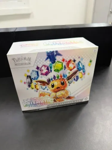 Pokémon TCG Prismatic Evolutions ETB Elite Trainer Box Inglês Lacrada