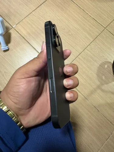 Vendo IPHONE 16 pro 256 gb , 100% de bateria . Celular estado de zero