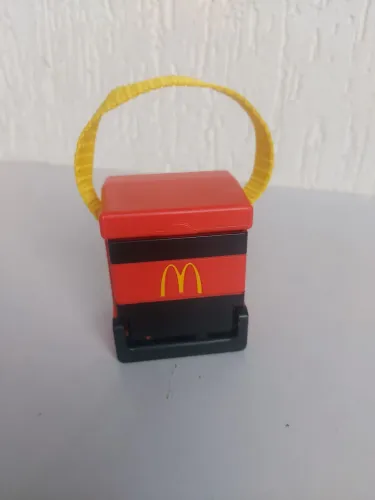 Brinquedo colecionável Bolsa Mc Delivery do McLanche Feliz.