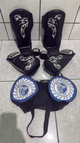 Luvas de Muay Thai/ Boxe e caneleira com bolsa de transporte