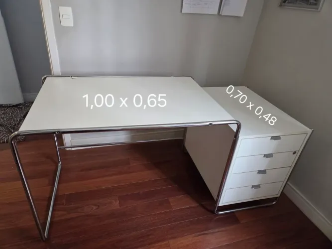 Mesa de Escritório tok stok com 3 gavetas com chave