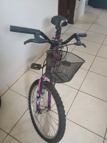 Bicicleta aro 20 de ideal de 05 a 10 anos de idade