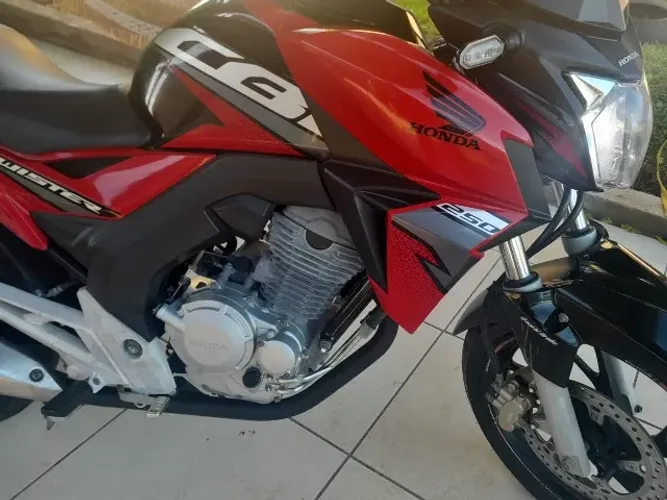 CB TWISTER 250F