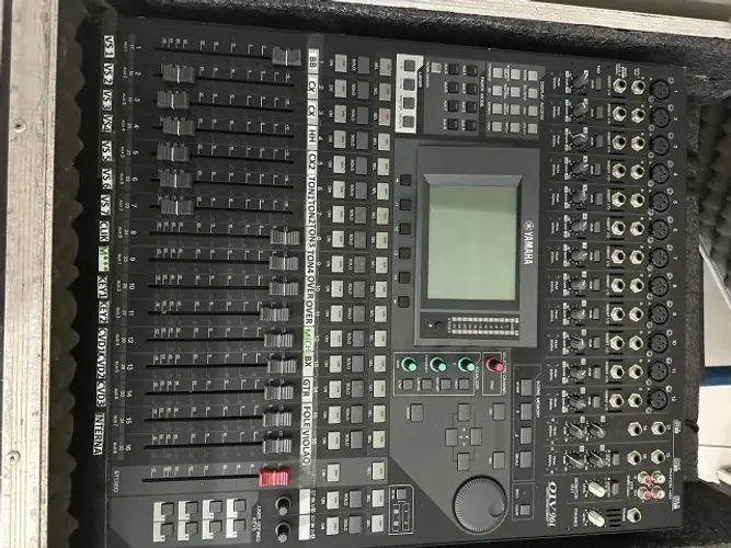 Mesa de som digital yamaha 01v96i, com placa de expansão , hard case