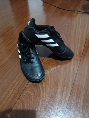 Chuteira adidas artilheira III