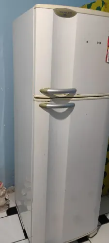 Geladeira frost free 440 l funcionando