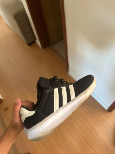 Tênis de corrida adidas em ótimo estado 