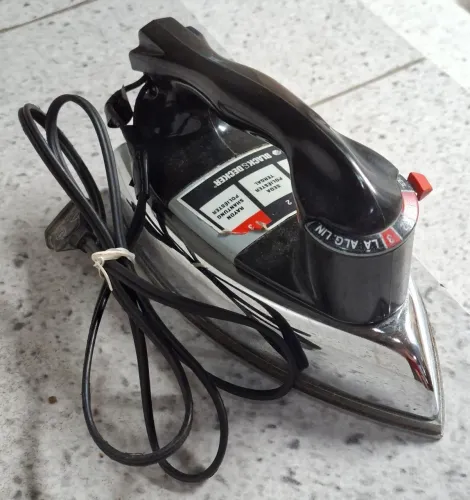 Ferro de passar Black e Decker 220 V