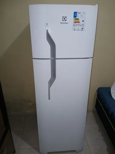 Refrigerador Electrolux 260 litros Cycle Defrost novo 4 meses de uso,com NF e garantia