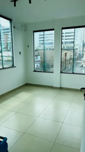 APARTAMENTO RECÉM-REFORMADO PARA LOCAÇÃO REDUTO