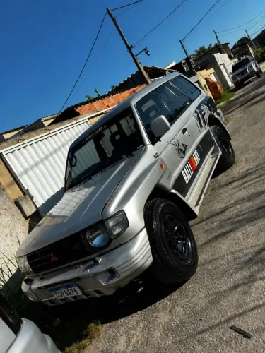 Mitsubishi Pajero GLS 3.5 V6 4P Aut. 2000