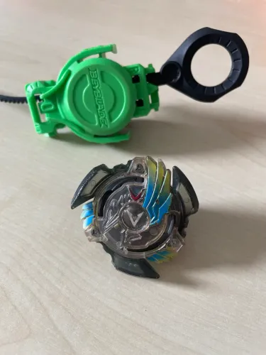 Beyblade Burst Evolution da Hasbro Valtryek V2