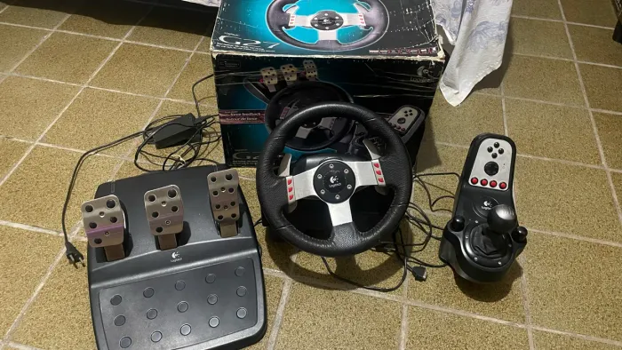 Volante Logitech G27 (ótimas condições)