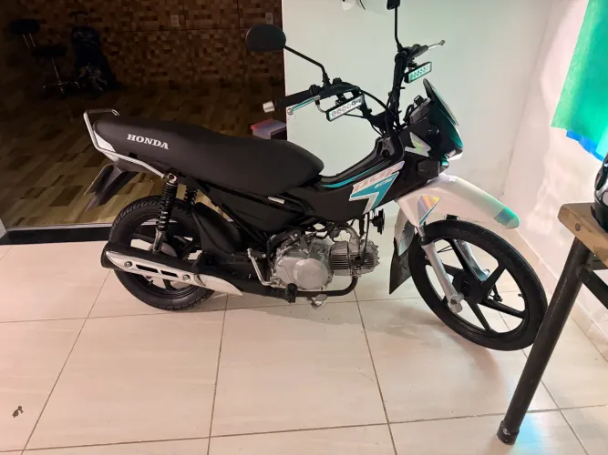 Honda POP a mais zera de Dias Davila 
