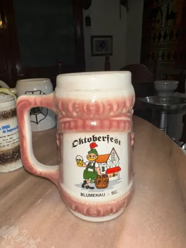 CANECA OKTOBERFEST BLUMENAU - CERÂMICA VINTAGE