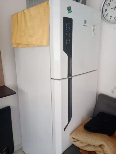 Geladeira fross free funcionando tudo.voltagem 110.
