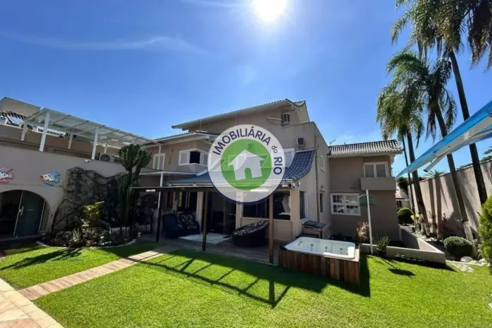 Casa de Luxo em Condomínio na Barra da Tijuca, Rio de Janeiro - 5 Quartos, 3 Suítes, 3 Sal