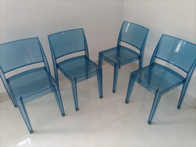 Conjunto Cadeira transparente azul