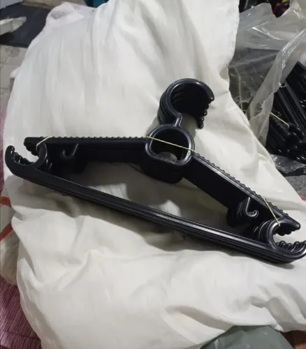 Cabides reforçados preto